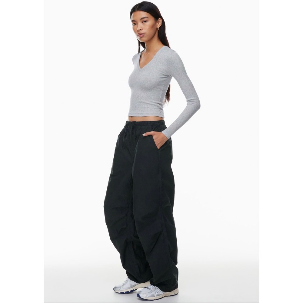 Aritzia TNA Parachute Pants Cargo Black Y2K Streetwear‎ Utility Cinch Hem S